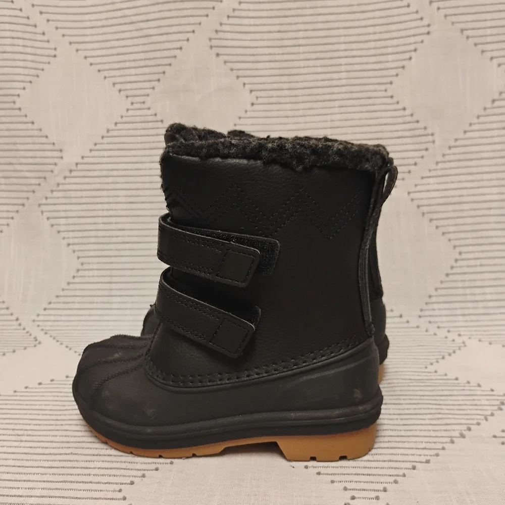 Cat & Jack Black Faux-Fur Winter Ankle Boots with Tan Logo Patch Boys Size 9